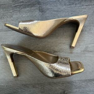🌻 DKNY Elegant Brushed Gold Heels 🌻